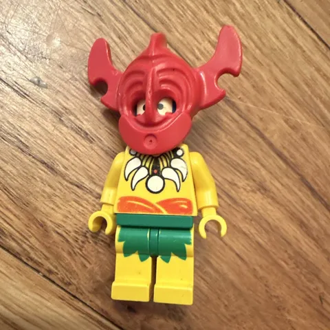 LEGO Pirates Islanders Vintage Minifigure Red Mask Headdress Headgear
