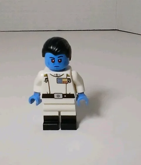 LEGO Star Wars Grand Admiral Thrawn Minifigure 75385 Duel on Peridea READ