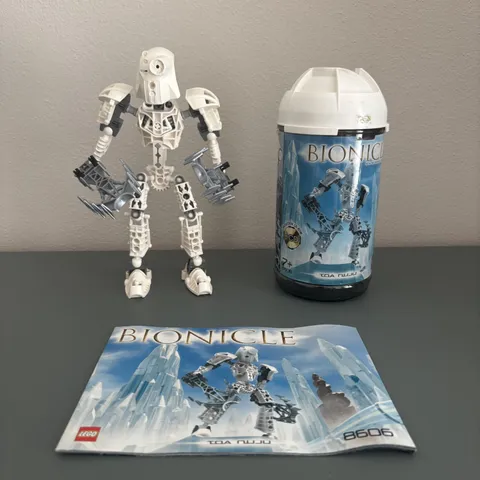 LEGO BIONICLE TOA METRU - TOA NUJU 8606 - COMPLETE WITH MANUAL AND BOX