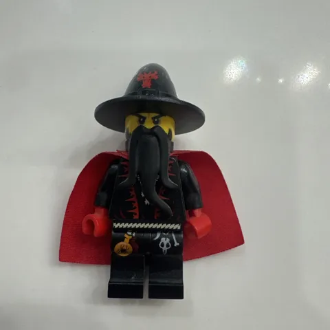 LEGO Castle Dragon Wizard Minifigure from set #70403 "Dragon Mountain"