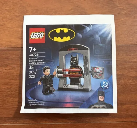 Lego Batman: Bruce Wayne and the Batsuit (30726)