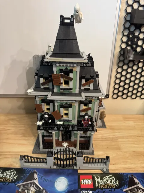 LEGO Monster Fighters: Haunted House (10228) With Instructions