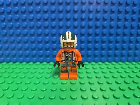LEGO Wedge Antilles Minifigure sw1081 75268 Star Wars CMF Lot Rare Retired Pilot