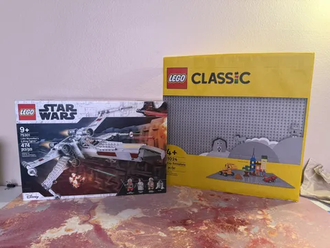 LEGO Star Wars: Luke Skywalker's X-Wing Fighter (75301) Brand new + bonus base! 