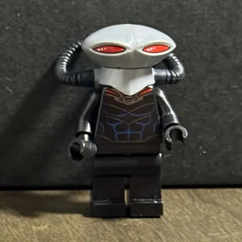 LEGO Marvel Super Heroes Mysterio Minifigure Black Suit Red Eyes 1-Piece