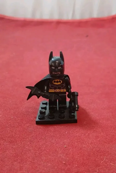 LEGO: DC Super Heroes Batman Minifigure W/ Cape, Weapon, and Stand 