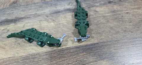 LEGO 2X Minifigure Animal Dark Green Alligators Crocodile with 8 Teeth w Fish