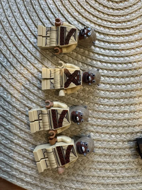 LEGO Star Wars Minifigure Lot of 4 tusken raiders