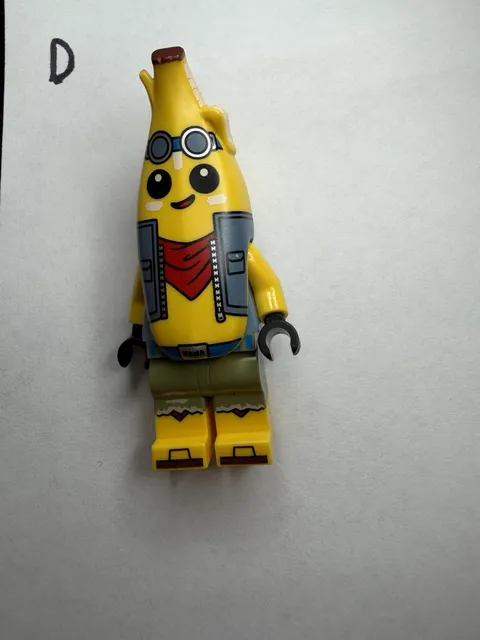 LEGO Fortnite Adventure Peely Minifig w/ Weapon N12