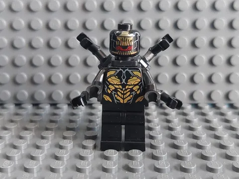 Lego 76104 - Outrider Minifigure - Used