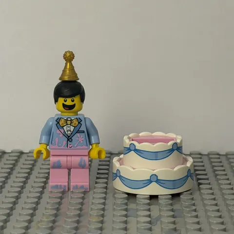LEGO Collectible Minifigure Birthday Party Boy Series 18 71021 Genuine Complete