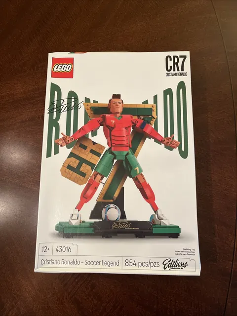 LEGO Editions 43016 Cristiano Ronaldo Soccer Legend Building Set 854 Pcs New