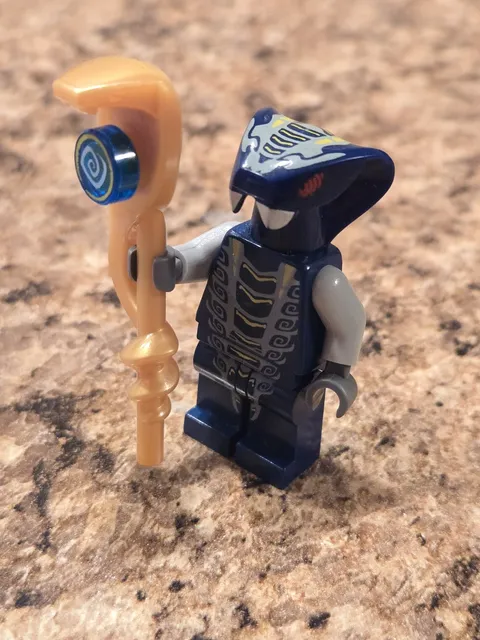 LEGO Ninjago Mezmo Minifigure Legacy Rise of the Snakes, Serpentine 71739