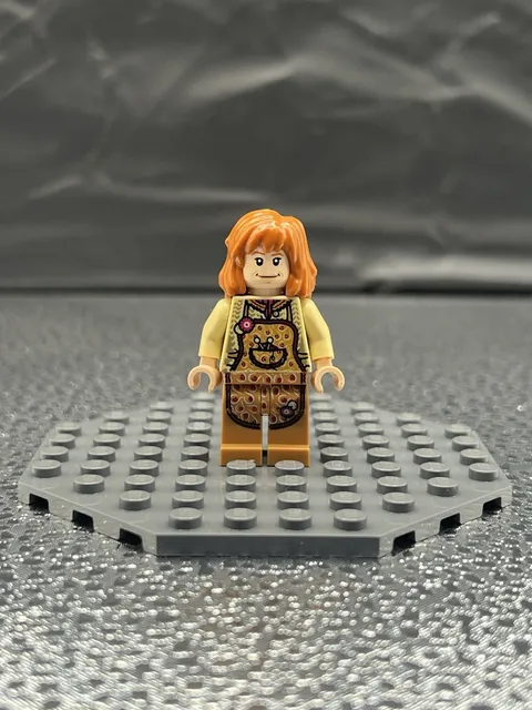 LEGO Harry Potter Molly Weasley Minifigure Set 4840 The Burrow Figure