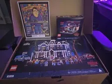 LEGO Icons Stranger Things Creel House #11370 & GWP WSQK Radio Station #40891