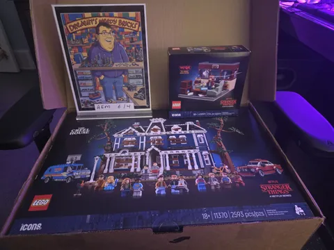 LEGO Icons Stranger Things Creel House #11370 & GWP WSQK Radio Station #40891