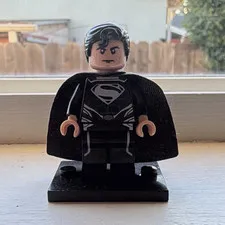 LEGO Superman Minifigure w/ Black Cape & Display Stand Plastic Figure