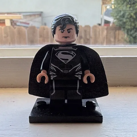 LEGO Superman Minifigure w/ Black Cape & Display Stand Plastic Figure