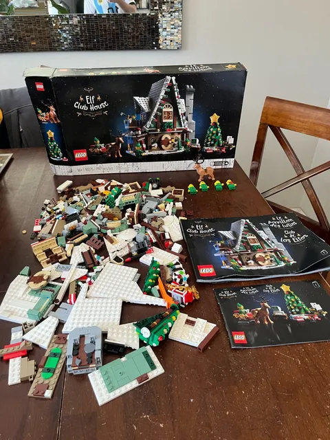 LEGO Icons: Elf Club House (10275) Incomplete Set w/ Box Manuals and Minifigs