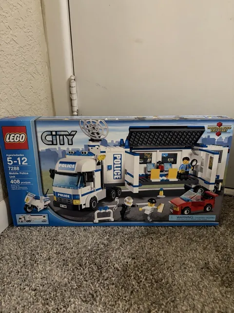 LEGO CITY - 7288 MOBILE POLICE UNIT ~ 408 Pieces from 2011 - New in Sealed Box!