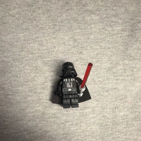 LEGO Star Wars EXCLUSIVE Darth Vader Minifigure with Helmet, Cape & Red saber ￼