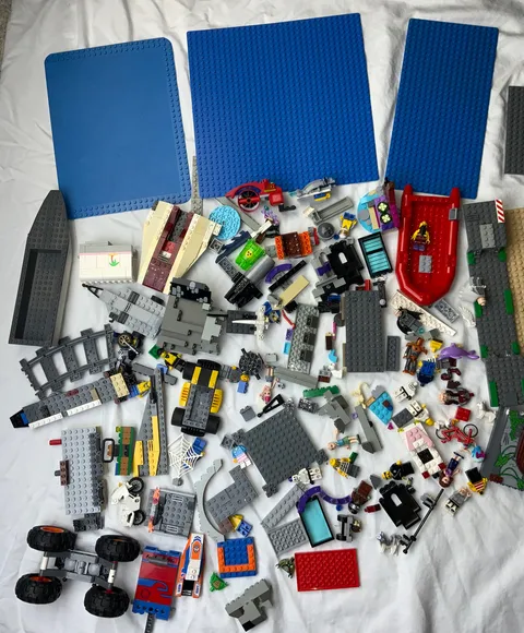 Bulk LEGO LOT 3+ pounds of Bricks parts Pieces  minifigures  Lot#1