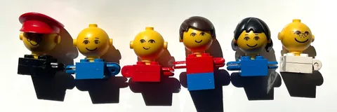6 VINTAGE LEGO PEOPLE 1970’S  FIGURES RETRO MINIFIGURES heads parts