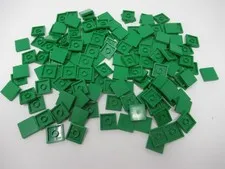 LEGO Huge Lot of 158 Green 2x2 Stud Tiles Flat Finishing Soccer Football