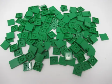 LEGO Huge Lot of 158 Green 2x2 Stud Tiles Flat Finishing Soccer Football