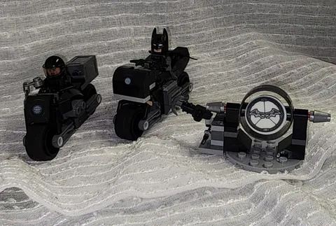 LEGO Super Heroes: The Batman & Selina Kyle Motorcycle Pursuit (76179) 2022