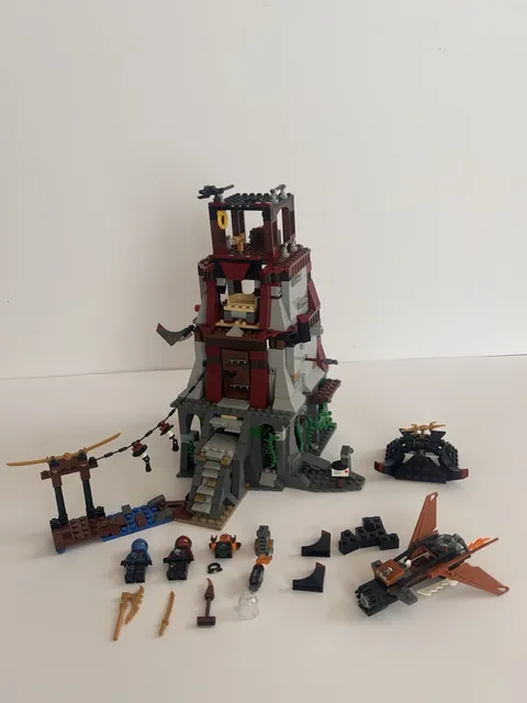 LEGO NINJAGO 70594 THE LIGHTHOUSE SIEGE NEAR COMPLETE RARE RETIRED JAY SKYBOUND