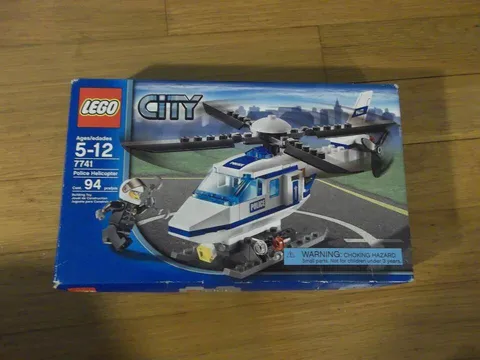 LEGO CITY: Police Helicopter (7741)