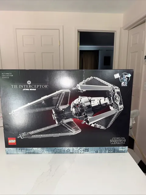 Lego L’Intercepteur Tie UCS Set 75382 Star Wars Full Set Unopened 