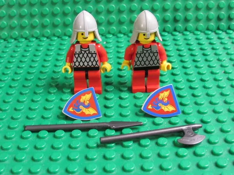 Lot 2 Lego Vintage Knight minifigs Black Knights Castle 6021  1584 6085 6082 G33