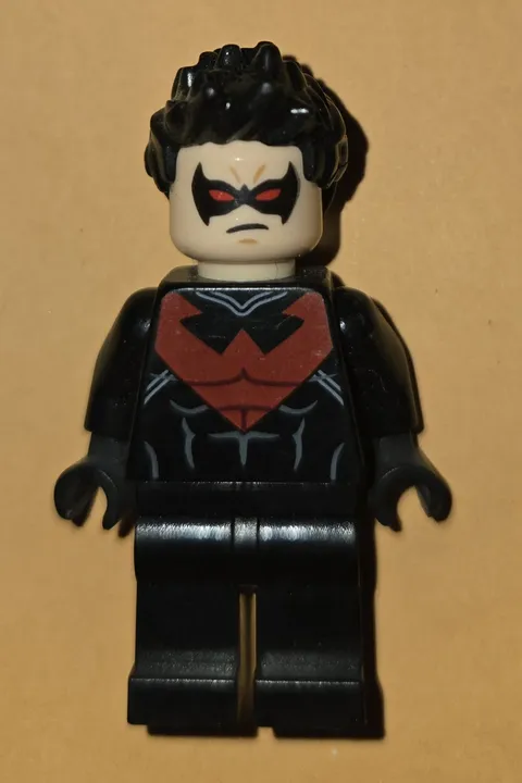 LEGO DC Superheros Batman 2 Nightwing Red Eyes Minifigure sh0085 Set 76011