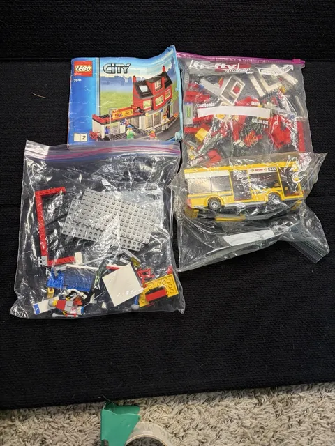 LEGO CITY: City Corner (7641) With Bus
