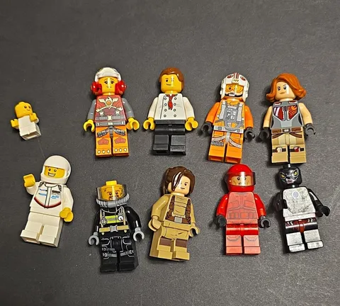LEGO Minifigure Mixed Lot of 9 Assorted Plastic Figures Mixed Characters