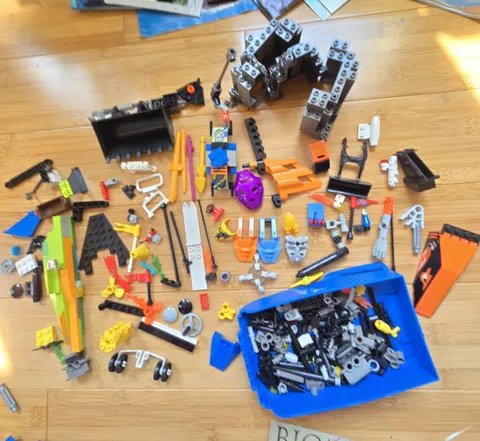 Lego Mixed Lot Technic Bionicle Pins Wheels Purple Mask & Structural Elements