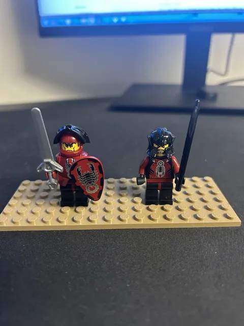 Lego LOT Castle Shadow Knight armor minifigure 8802 8876 8877 Shield