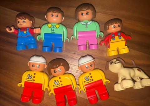 Lot 8 LEGO vintage Classic World Duplo City Figures