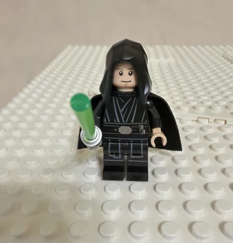 Lego Star Wars Luke Skywalker, Jedi Master (Black Hood and Cape) Minifigure