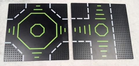 Lego Space Landing Pads Set 6710 Blacktron II Baseplates 6099p02 & 608p02