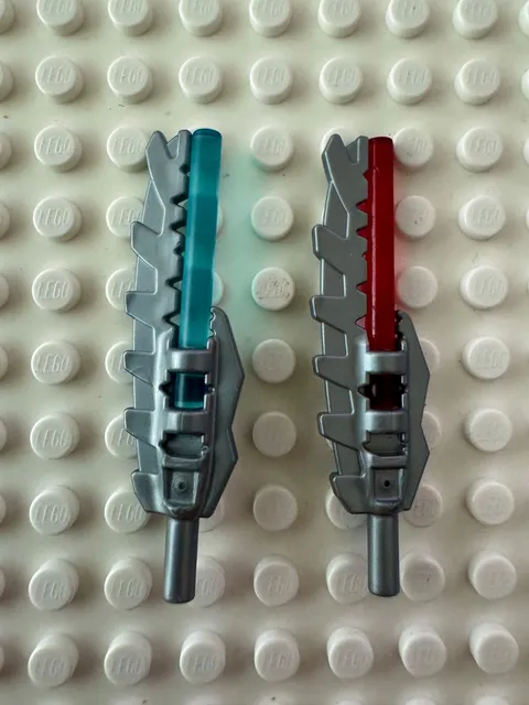 LEGO Minifigure, Weapon Serrated with Bar Holder (Vengious) 11107 Flat Silver