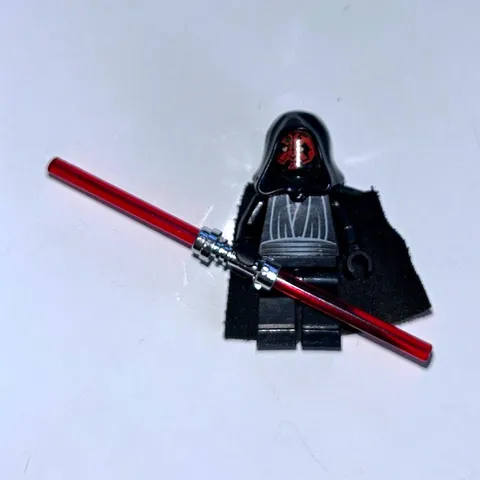 LEGO Star Wars Darth Maul Minifigure with Cape and Red Lightsaber