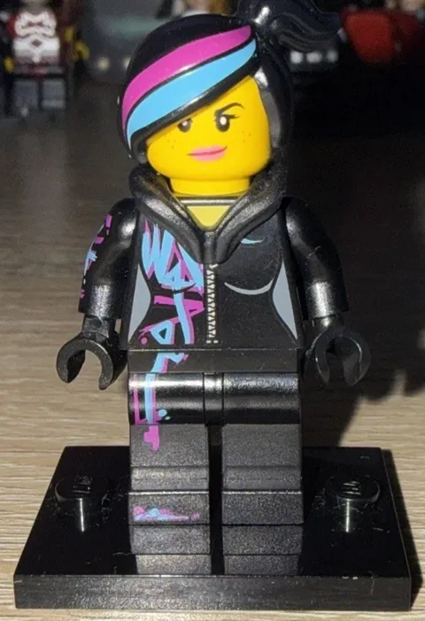 LEGO Minifigure Lucy Wyldstyle LEGO Movie 2 Minifig magenta lined hoodie 