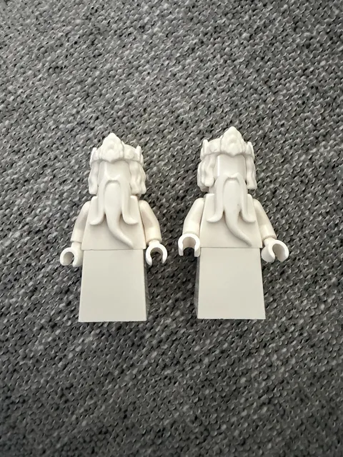 Lego 11377 LOTR  Minas Tirith Castle Statues Only!  As Shown Statue Of Aragorn