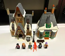 LEGO Harry Potter: Hogsmeade Village Visit (76388) 851 pcs w/ Minifigures