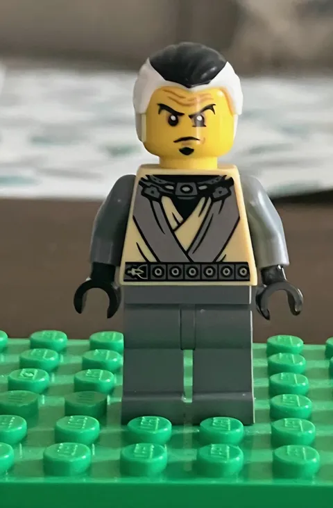LEGO Neuro Minifigure with Black White Hairpiece Ninja Headgear Part
