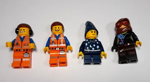 LEGO Movie Minifigure Lot (4) – Wizard, Robot & City Characters – Mixed Set