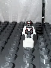 Lego 90398pb040 - Ant-Man (Scott Lang) Statuette / Trophy - White Jumpsuit